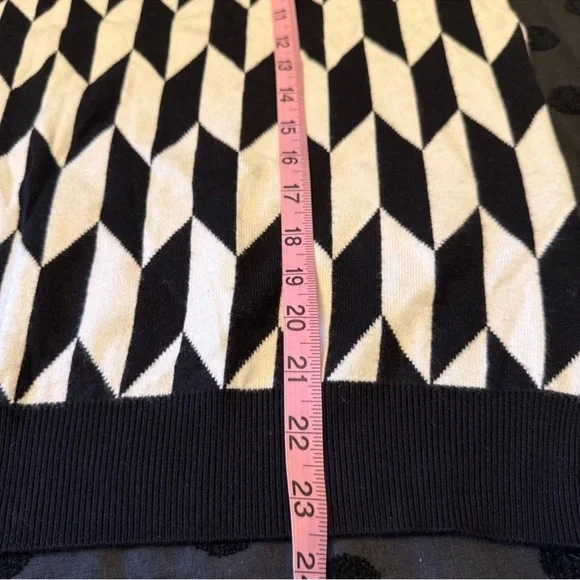 Charie Collette Black White Geometric Sweater NWT - Picture 6 of 6